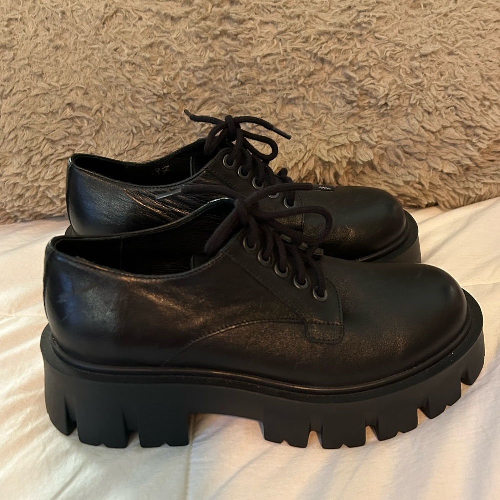 B2 Brown’s Mackenzie Shoes - Picture 2 of 9